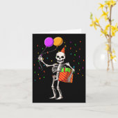 Halloween Birthday Party Outfit Skeleton Birthday Kaart (Gele Bloem)