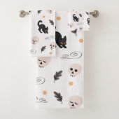 Halloween Black Cats and Skulls Bad Handdoek (Insitu)