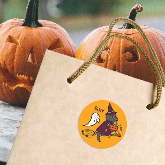 Halloween Black Labrador en Broom Ronde Sticker