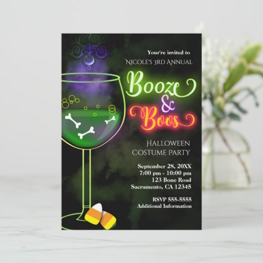 Halloween Booze en Boos Cocktail Party Uitnodiging (Staand voorkant)