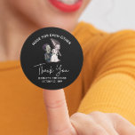 Halloween Bride Frankenstein Wedding Bedankt Ronde Sticker<br><div class="desc">Deze bruine en wazige roze florale mason-jar bruiloft kan gepersonaliseerd worden met je informatie. Het kan verder worden aangepast door de klik te kiezen om de optie aan te passen. U kunt de tekstkleur en stijl, sommige achtergronden veranderen en sommige afbeeldingen schrappen. Zie alsjeblieft mijn collecties voor meer in deze...</div>