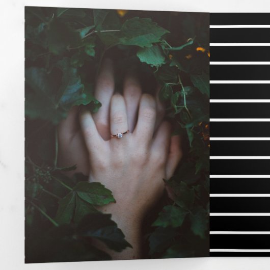 Halloween Bruiloft Gotische Strepen Schedel Drieluik Uitnodiging (Binnenzijde eerst)