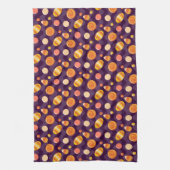 Halloween Candy Corn Snoepjes op Paars Theedoek (Verticaal)