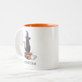 Halloween Cat Books Potion and Spells Personalized Tweekleurige Koffiemok (Voorkant links)