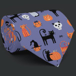 Halloween Cat Spooky Stropdas<br><div class="desc">Fun en spooky halloween kattenpatroon op een paarse achtergrond met kattenheks,  pompoenen,  spinnen,  schedels,  geesten en zombies. Eek! Originele kunst van Nic Squirrell.</div>