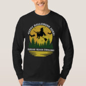 Halloween Cauch Witch Crossing Broomstick T-shirt (Voorkant)