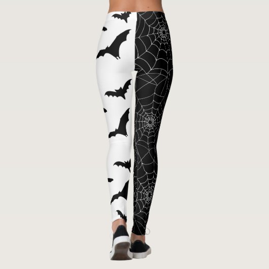 Halloween Cobwebs and Bats Black and White Pattern Leggings (Achterkant)