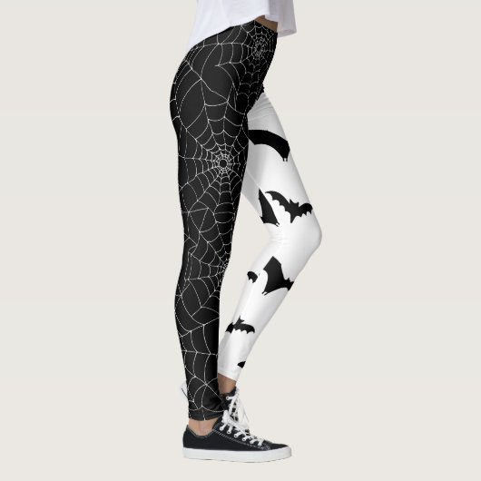 Halloween Cobwebs and Bats Black and White Pattern Leggings (Rechts)