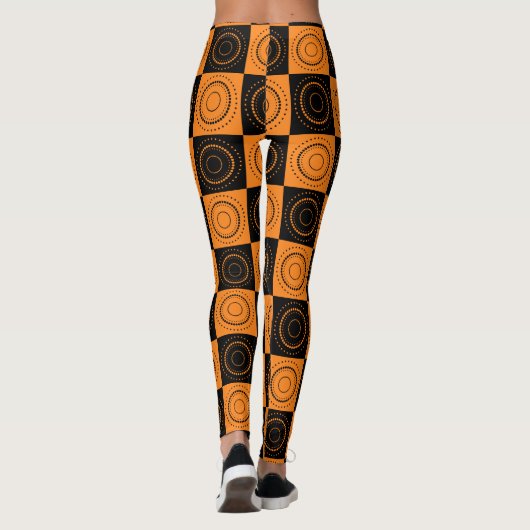 Halloween Concentric Sinaasappel and Black Polka D Leggings (Achterkant)