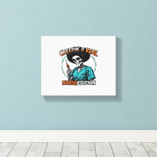 Halloween Creepin It Real! Nurse Edition Classic T Canvas Afdruk (Insitu (Houten vloer))