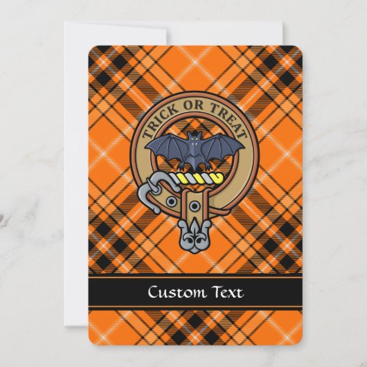 Halloween Crest over Tartan Uitnodiging (Voorkant)
