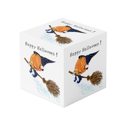 Halloween Cube Witch Pumpkin Flying Broom Kubus (Voorkant hoekig)