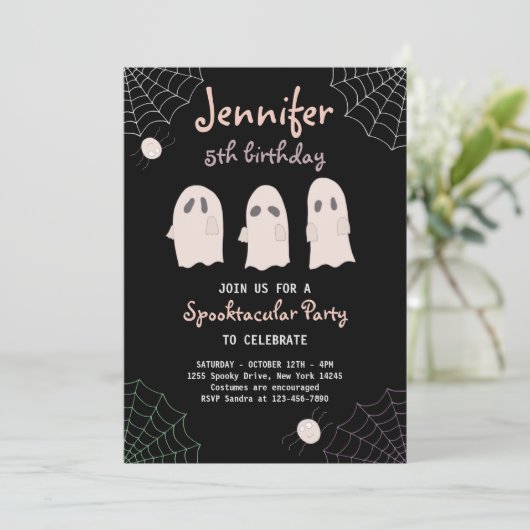 Halloween Cute Ghost Birthday Spooktacular Invitat Kaart (Staand voorkant)