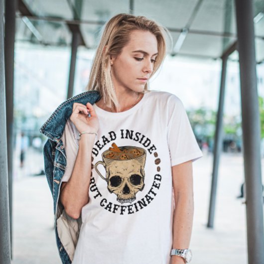 HALLOWEEN DOOD BINNEN MAAR CAFEÏNEHOUDENDE SCHEDEL T-SHIRT