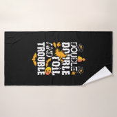 Halloween Double Double Olie En Problemen Verjaard Badhanddoek (Badhanddoek)
