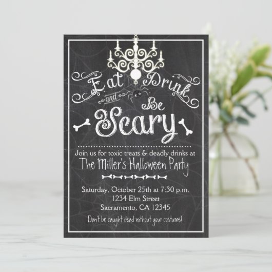 Halloween Eet Drink Wees eng krijtbord uitnodiging (Staand voorkant)