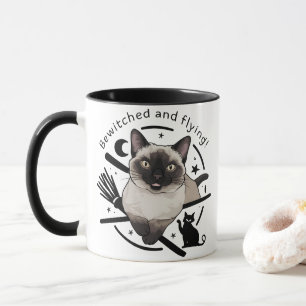 Halloween Elegance: De vliegende Siamese kat Mok