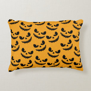 Halloween: enge gezichten, stijl. accent kussen