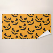 Halloween: enge gezichten, stijl. badhanddoek (Badhanddoek)
