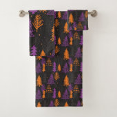 Halloween Evergreen Trees Pattern Black Sinaasappe Bad Handdoek (Insitu)