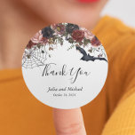 Halloween Fall Wedding Waterverf Floral Ronde Sticker<br><div class="desc">Dit ontwerp kan op het gebied worden gepersonaliseerd dat door de foto en/of tekst te veranderen wordt verstrekt. Of het kan worden aangepast door te klikken deze Sjabloon personaliseert en dan de klik te kiezen om verdere optie aan te passen en de kleur van de achtergrond te schrappen of te...</div>