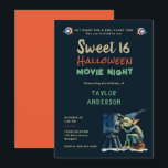 Halloween Film Night Gremlin Karakter Sweet 16 Kaart<br><div class="desc">Een leuke Sweet 16 Halloween verjaardagsfeestuitnodiging met een filmnachtthema,  met een gremlin-personage die een filmprojector bedient,  in waterverf. Elegant,  modern,  eenvoudig en leuk,  het zal de fans van filmavonden en Halloween plezier en een meisje vieren haar zestiende verjaardag met een Halloween film nacht of logeerpartij.</div>
