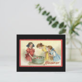 Halloween Girls Bobbing for Apples  Briefkaart (Staand voorkant)