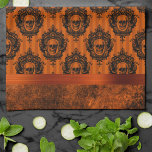 Halloween Gothic Chic | Oranje en zwarte Skulls Theedoek<br><div class="desc">Elke dag is Halloween! #gothic ,  dramatisch en edgy grunge geïnspireerd donker en humeurig juweel Toon achtergrond met zwart ingelijst schedel patroon. Voor het coördineren van producten,  bezoek de JustFharryn Zazzle winkel. Alle rechten voorbehouden. #zazzlemade</div>