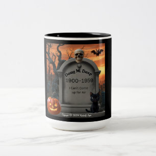 Halloween grafsteen humor "Doug M. Deep" Tweekleurige Koffiemok