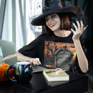 Halloween grafsteen humor "Hugo F. Irst" Tri-Blend Shirt