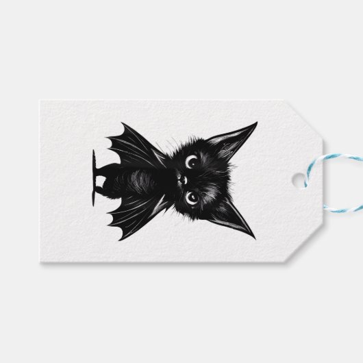 Halloween Grumpy Black Kitten in BBat Costume Cadeaulabel (Voorkant (Horizontaal))