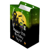 Halloween Happy Birthday Monsters Green Medium Cadeauzakje (Achterkant Gekanteld)