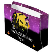 Halloween Happy Birthday Witch Bright Paars Groot Cadeauzakje (Achterkant Gekanteld)
