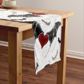 Halloween hart met zwarte vleermuisvleugels korte tafelloper (Voorbeeld)