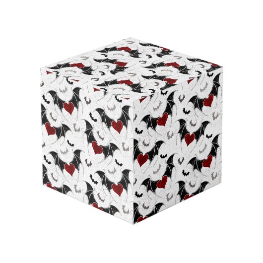 Halloween hart met zwarte vleermuisvleugels kubus (Achter hoekig)