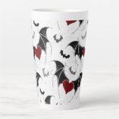 Halloween hart met zwarte vleugels latte mok (Voorkant)