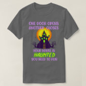 Halloween haunted run deuren open kaken t-shirt (Design voorkant)