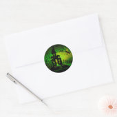 Halloween - Haunting Scene - groene ogen Ronde Sticker (Envelop)