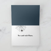 Halloween heks en kat op een bezemsteel kaart (Binnen)