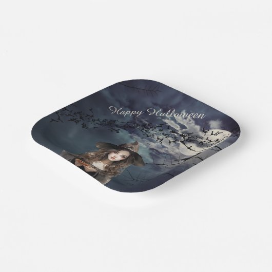 Halloween heks in het maanlicht papieren bordje (Gebogen)