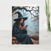 Halloween heks op haar bezem en sms'en kaart (Voorkant)