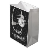 Halloween heksenbezem, enge oogbol, spinnenweb medium cadeauzakje (Achterkant Gekanteld)