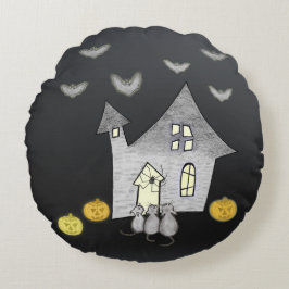 Halloween huis, zwarte katten, vleermuizen, pompoe rond kussen
