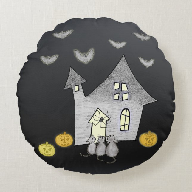 Halloween huis, zwarte katten, vleermuizen, pompoe rond kussen (Voorkant)