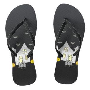 Halloween huis, zwarte katten, vleermuizen, pompoe teenslippers