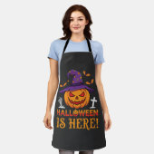 Halloween Is Hier Heks Pompoen Vector Schort (Gedragen)