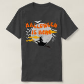 Halloween is hier Witch Pet Broomstick Moon Hallow T-shirt (Design voorkant)