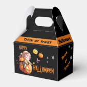 Halloween Jongen op een Magische Pompoen Bedankdoosjes (Achterkant)