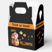 Halloween Jongen op een Magische Pompoen Bedankdoosjes (Geopend)