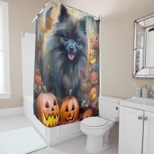 Halloween Keeshond Met Pompoenen Eng Douchegordijn (In situ)